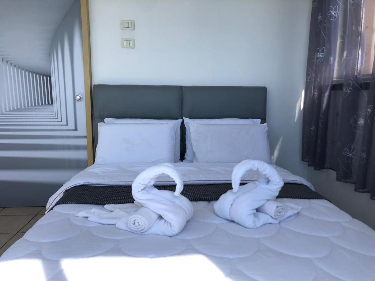 Sea Line Hotel From R&A Group Bat Yam Eksteriør bilde